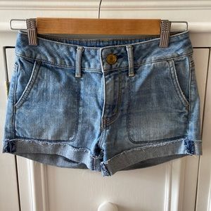 00 American Eagle Denim Shorts with frayed cuff hem
